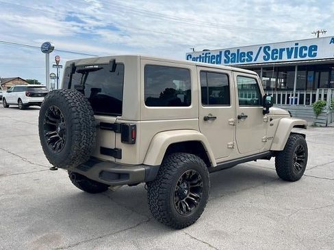 Used 2016 Jeep Wrangler Unlimited Sahara AWD/4WD image 7