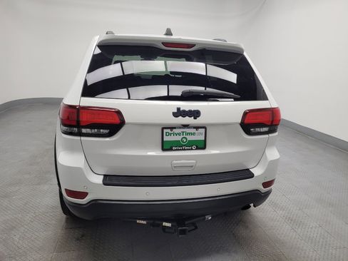 Used 2019 Jeep Grand Cherokee Laredo image 6