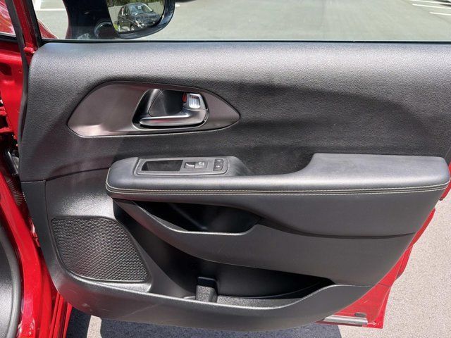 Used 2025 Chrysler Pacifica Select FWD image 14
