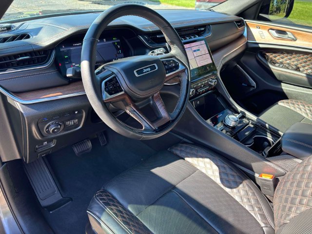 Used 2024 Jeep Grand Cherokee Summit AWD/4WD image 13