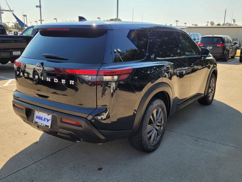 Used 2022 Nissan Pathfinder S FWD image 4