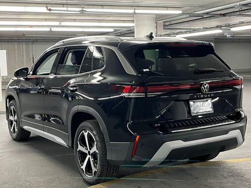 New 2025 Volkswagen Tiguan SE image 5