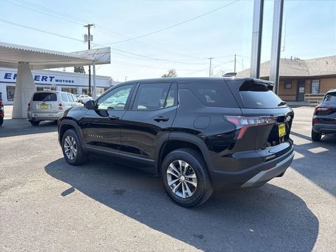 Used 2025 Chevrolet Equinox LT FWD image 3