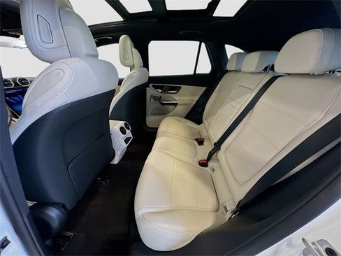 Used 2025 Mercedes-Benz GLC 300 4MATIC image 26