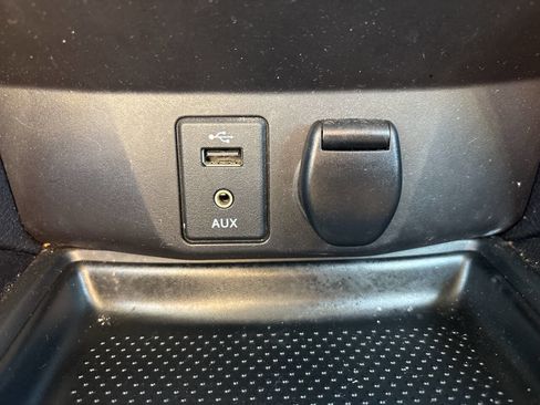 Used 2015 Nissan Rogue SV w/ SV Moonroof Package image 31