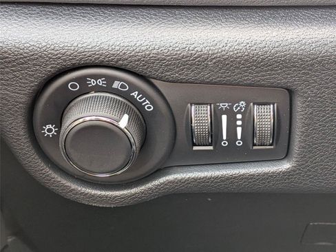 New 2026 Chrysler Voyager LX FWD image 17