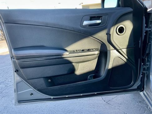 Used 2017 Dodge Charger SE w/ Power Sunroof Group image 40