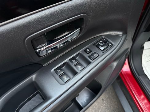 Used 2020 Mitsubishi Outlander SE image 39