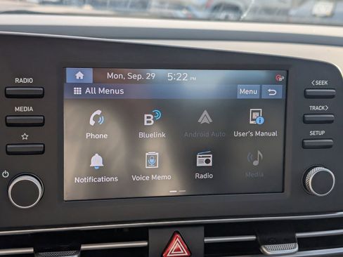 Used 2023 Hyundai Elantra SEL w/ Preferred Accessory Package image 19