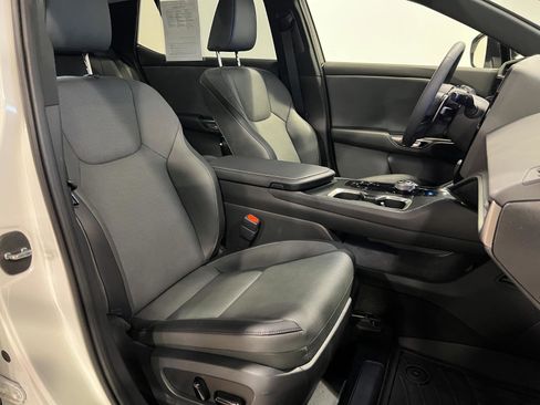 Used 2025 Lexus RZ 450e image 37