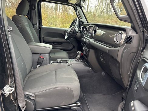 Used 2021 Jeep Wrangler Unlimited Sahara image 30