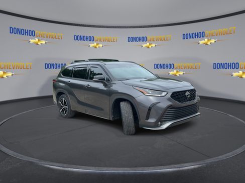 Used 2022 Toyota Highlander XSE FWD image 5