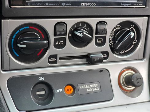 Used 2005 MAZDA MX-5 Miata LS image 30