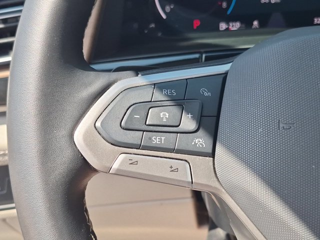 Used 2025 Volkswagen Atlas SE FWD image 17