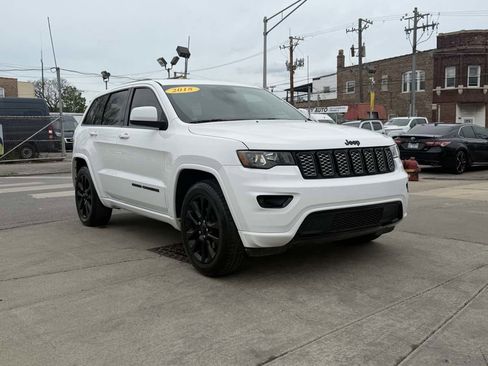 Used 2018 Jeep Grand Cherokee Altitude RWD image 3