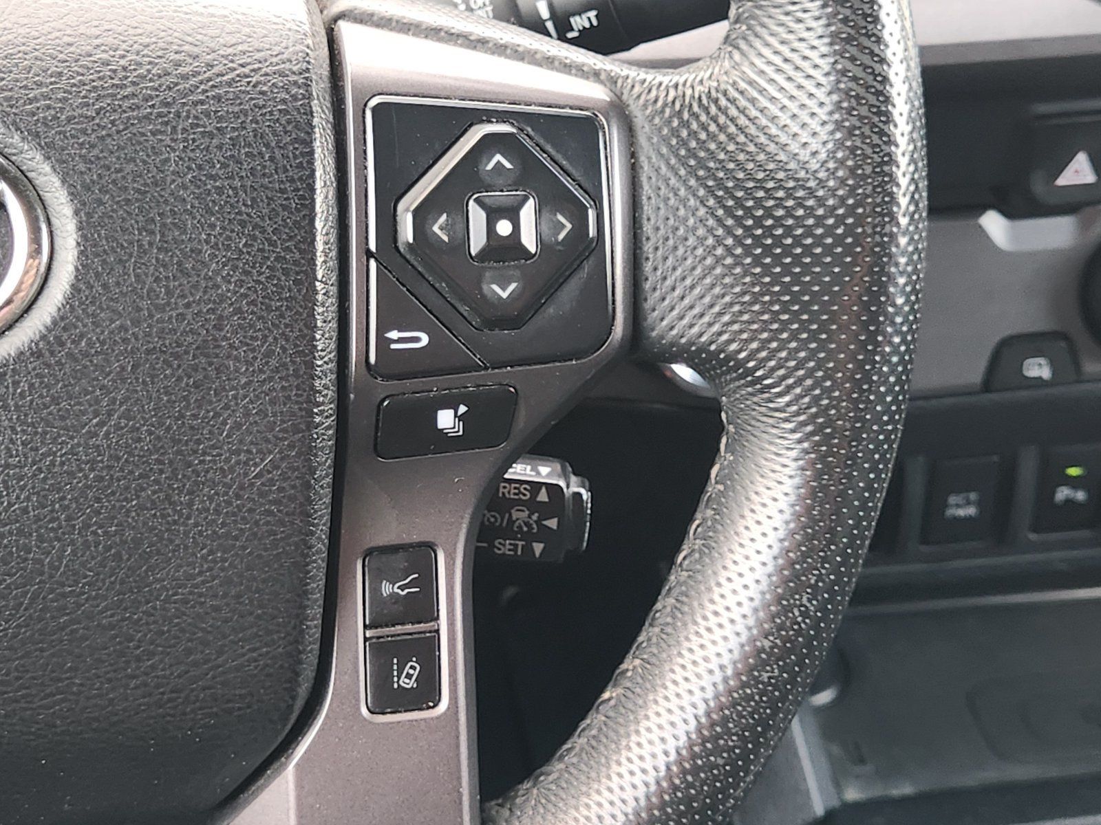 Used 2020 Toyota Tacoma TRD Sport w/ Technology Package RWD image 30
