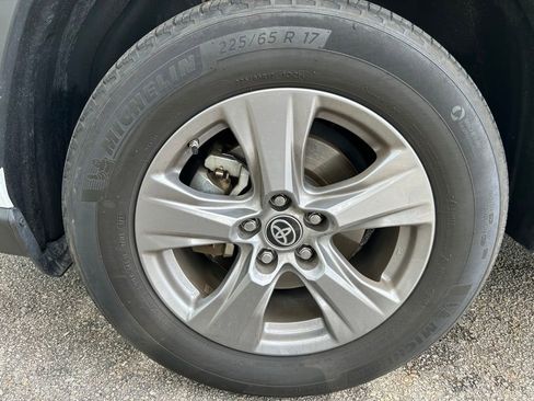 Used 2024 Toyota RAV4 LE AWD/4WD image 10