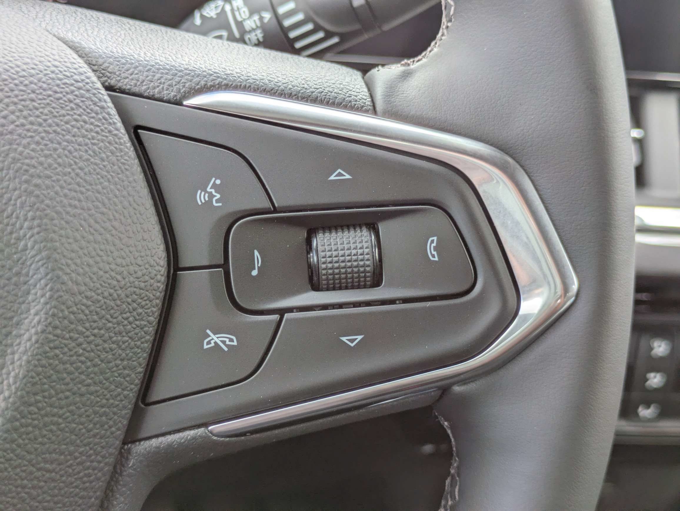 New 2026 Chevrolet Trax ACTIV w/ Sunroof Package FWD image 17