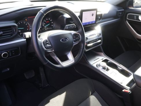 Used 2023 Ford Explorer XLT image 28