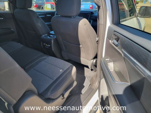 Used 2025 GMC Acadia Elevation image 12