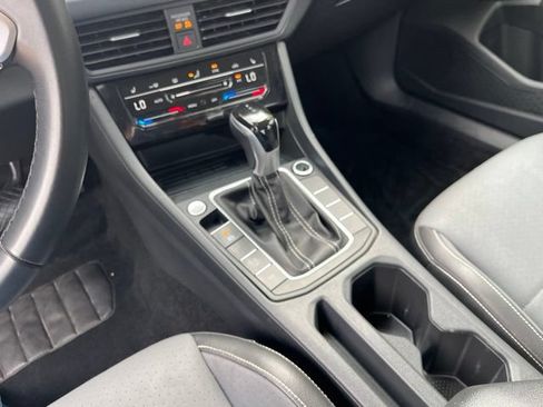 Used 2025 Volkswagen Jetta SE FWD image 25