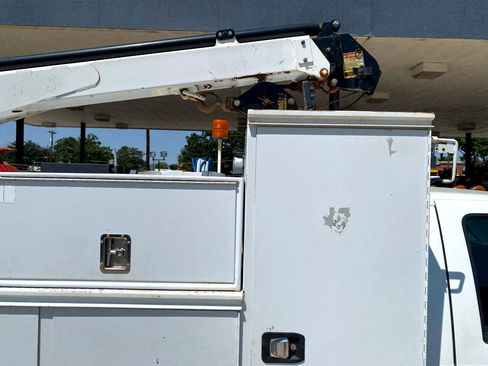 Used 2011 Ford F550 2WD Regular Cab Super Duty w/ Payload Upgrade Pkg image 12