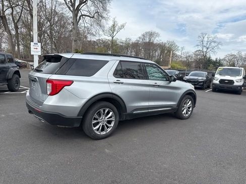 Used 2023 Ford Explorer XLT w/ Equipment Group 202A image 8