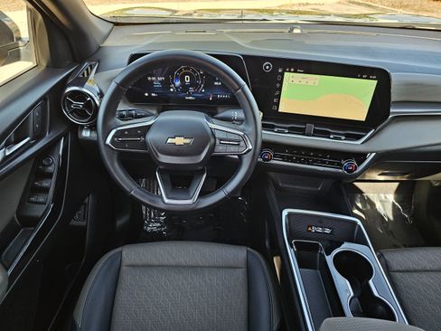 Used 2025 Chevrolet Equinox LT w/ Convenience Package II image 25