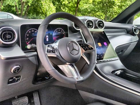 Certified 2025 Mercedes-Benz GLC 300 4MATIC image 10
