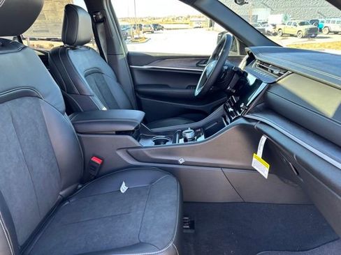 New 2026 Jeep Grand Cherokee 4WD image 25