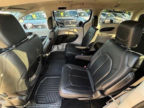 Used 2020 Chrysler Pacifica Touring-L w/ Tire & Wheel Group FWD image 35