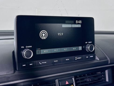 Used 2025 Honda Pilot Sport image 26