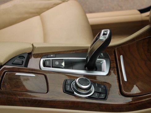 Used 2011 BMW 535i xDrive Sedan image 16