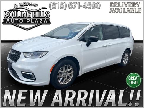 Used 2024 Chrysler Pacifica Touring-L image 1