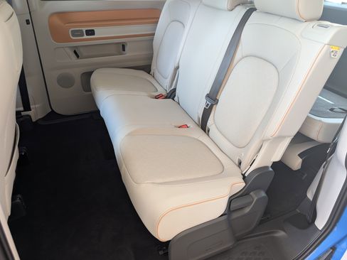 Used 2025 Volkswagen ID. Buzz Pro S Plus RWD image 18