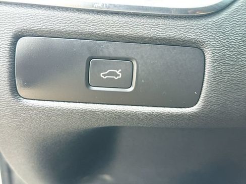 Used 2024 Volvo XC60 B5 Core w/ Protection Package Premier AWD/4WD image 18