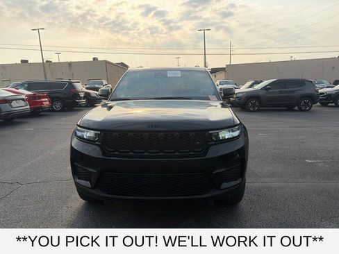 Used 2024 Jeep Grand Cherokee Altitude AWD/4WD image 2