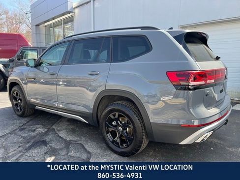 Used 2024 Volkswagen Atlas Peak Edition SEL image 9