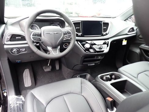 New 2026 Chrysler Pacifica Select image 15