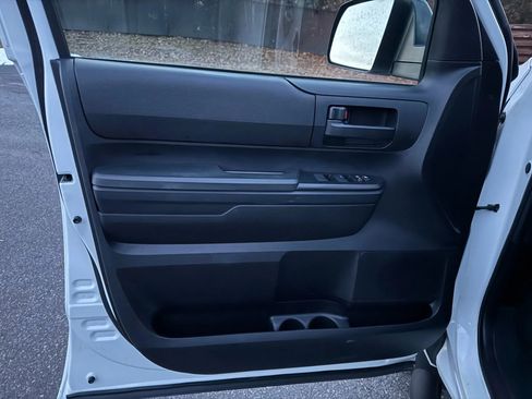 Used 2014 Toyota Tundra SR image 10