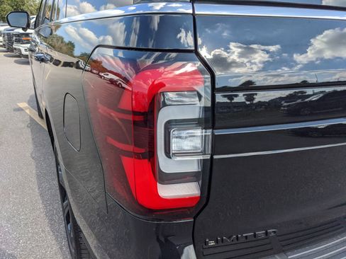 Certified 2023 Ford Expedition Limited image 12
