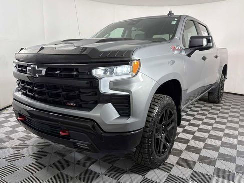 Used 2024 Chevrolet Silverado 1500 LT Trail Boss w/ LT Trail Boss Premium Package AWD/4WD image 3