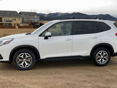 Used 2023 Subaru Forester Premium image 5