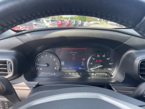 Used 2023 Ford Explorer Limited image 12
