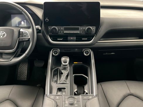 Used 2025 Toyota Grand Highlander AWD image 14