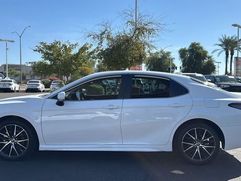 Used 2024 Toyota Camry SE image 4