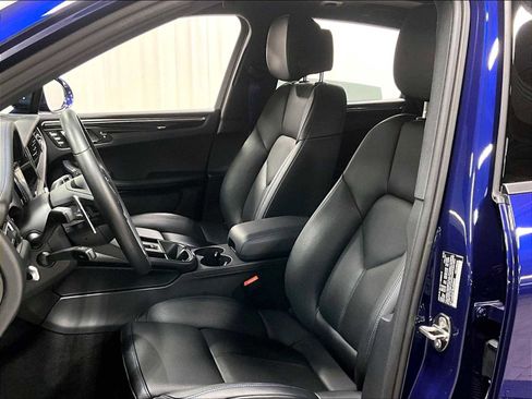 Used 2025 Porsche Macan image 8