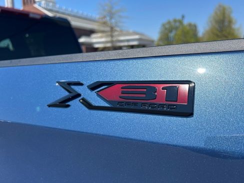 New 2026 GMC Sierra 1500 Elevation w/ LPO, Elevation Black Package AWD/4WD image 11