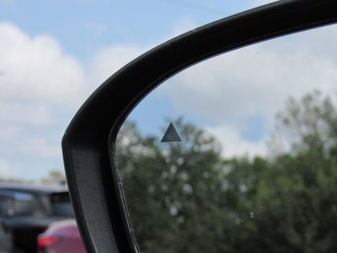 Certified 2025 Nissan Kicks SV w/ Illumination Package image 27