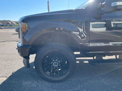 Used 2022 Ford F250 Lariat w/ Black Appearance Package image 11